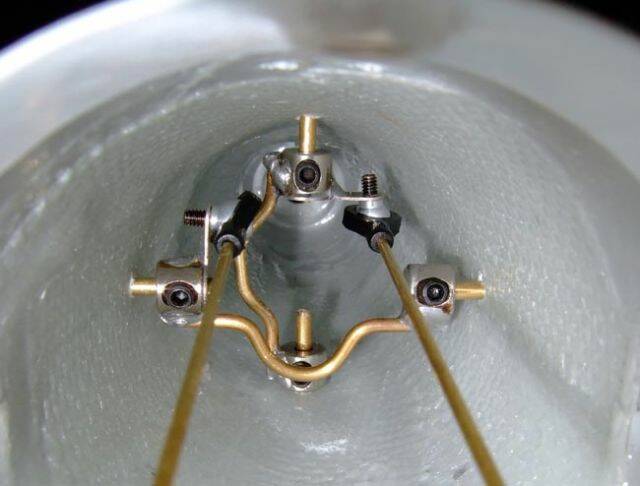 終於將艦尾的轉向及潛降舵完工了